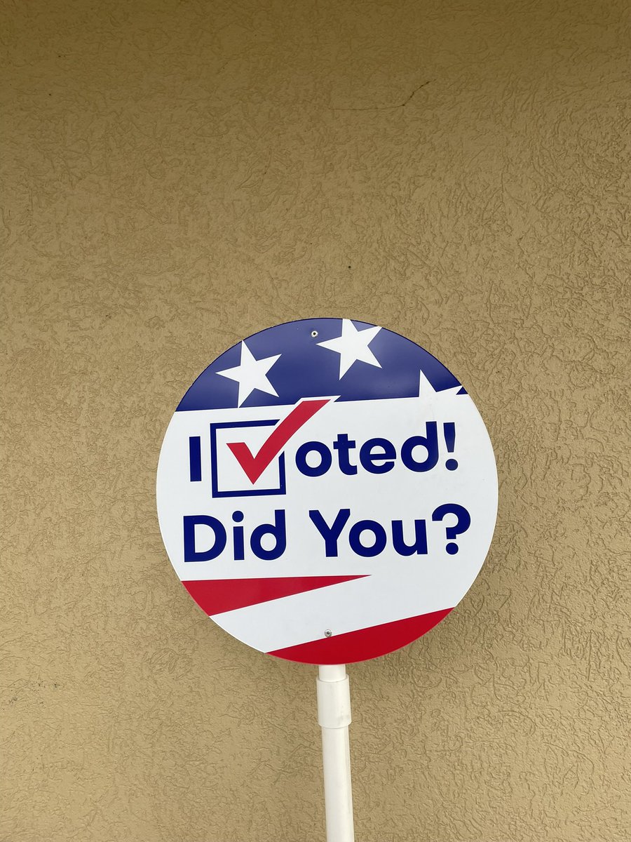 LillyKnoepp tweet media