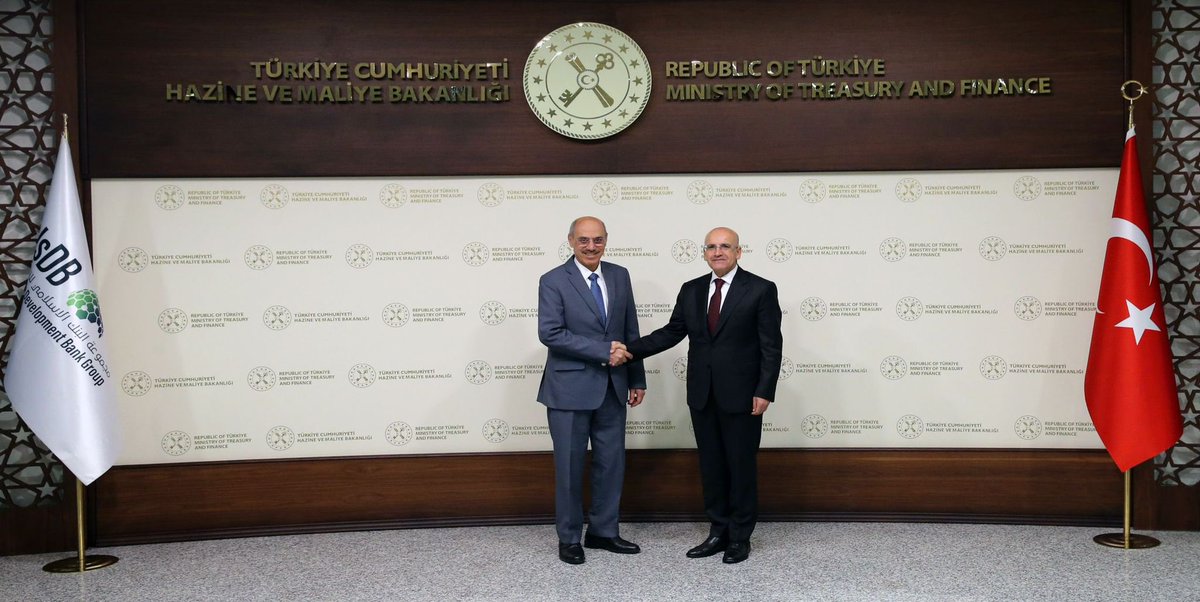 memetsimsek's tweet photo. İslam Kalkınma Bankası Başkanı Sayın Muhammad Al Jasser ile Bakanlığımızda bir araya geldik.  

Depremden etkilenen ihracatçıların finansman ihtiyaçlarına ve demiryolu altyapımızın modernizasyonuna yönelik toplam 370 milyon dolar tutarında iki anlaşma imzaladık. 

2024-26 döneminde İslam Kalkınma Bankası Grubu ile 6,3 milyar dolarlık finansman çerçevesindeki işbirliğimiz devam edecektir.