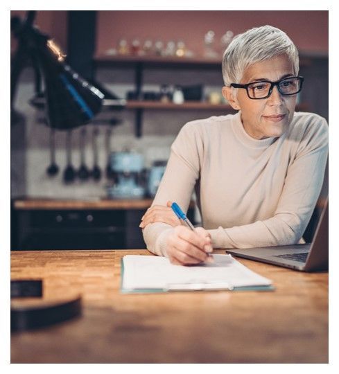 De overgang: het einde of ook een nieuw begin?

Maandag 4 november was de aftrap van de eerste groep van 7 vrouwen die met hun bachelor-onderzoek bijdragen aan de onderzoekslijn van levenslooppsychologie: het welbevinden van vrouwen in de middelbare levensfase