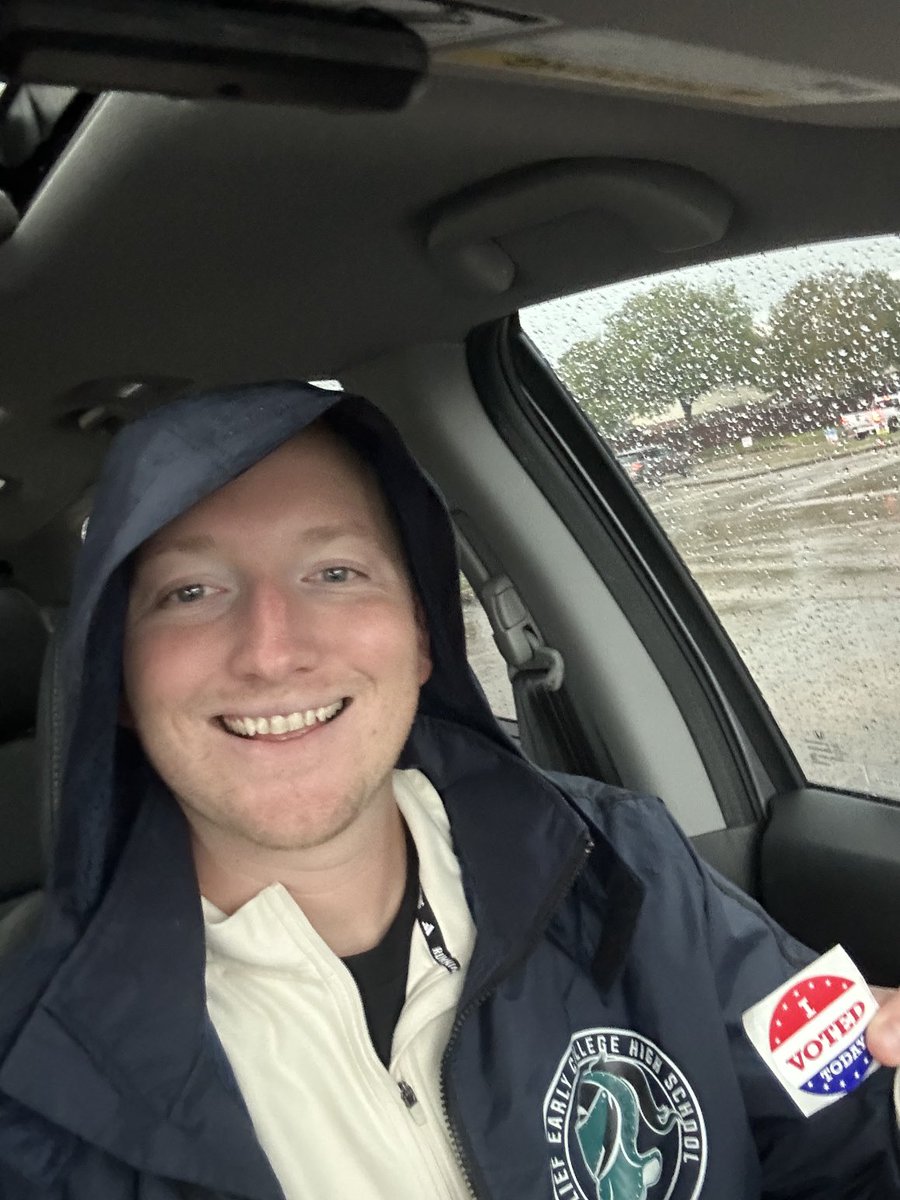 SkilesPrincipal's tweet image. Rain or shine…Go Vote Knights!!!
⁦@AliefECHS⁩ ⁦@AliefISD⁩ 
#AliefVotes 
#Vote
