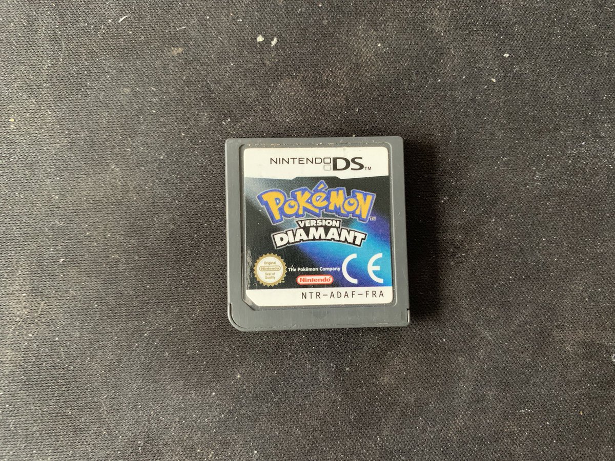 Hello, étant un peu en galère je vend le reste de mes jeux Pokémon ,

Une version soulsilver en boîte mais sans notice 50€
Une version platine en boîte mais sans notice 50€
Et une version diamant en loose 15€,

Je peux laisser partir le lot pour 105€

Envois mondial relay 4€
