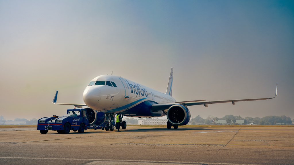 GuwahatiAirport's tweet image. All set for departure! ✈️ An IndiGo flight in pushback at Guwahati Airport, gearing up to take flight. Here’s to smooth journeys and safe skies! #GuwahatiAirport #AviationInAction #Pushback #FlyIndiGo