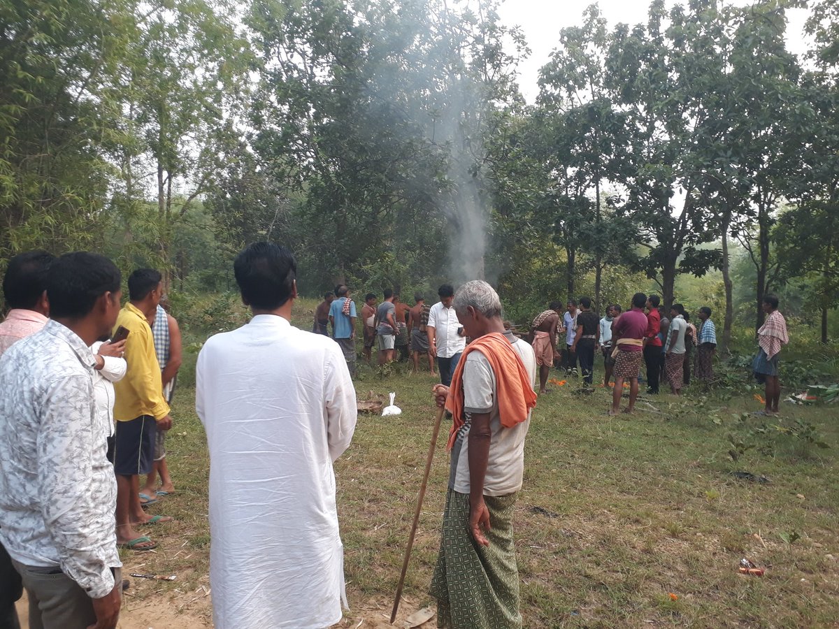 ଆଜି  ହିନ୍ଦୋଳ ବ୍ଲକର ବାଉଁଶପୋଖରୀ ସମିତି ସଭ୍ୟ ଶ୍ରୀ ଚୈତନ୍ଯ ବେହେରାଙ୍କ ଅକାଳ ବିୟୋଗ ଖବର ପାଇ ତାଙ୍କ ବାସଭବନରେ ପହଞ୍ଚି ପବିତ୍ର ଅମର ଆତ୍ମାର  ସଦଗତି କାମନା କରିବା ସହ ଶୋକ ସନ୍ତପ୍ତ ପରିବାରକୁ ସମବେଦନା ଜଣାଇଥିଲି ।