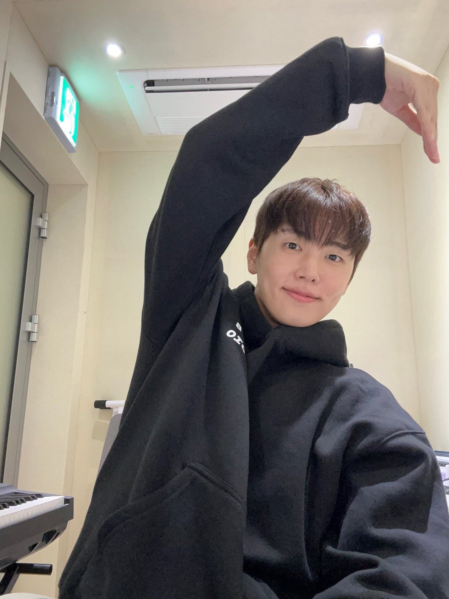 Re_SHaaaaAA's tweet photo. 재윤이가 보내준 하트 제가 시원하게 쏩니다 https://t.co/q8WqjVExJ2
