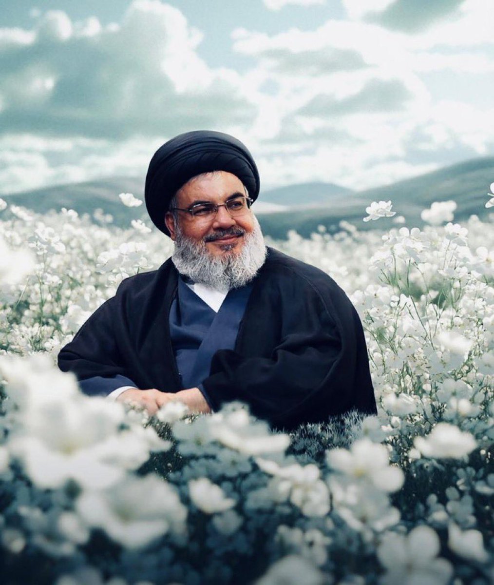 40 يوم على رحيل أسد الأمة وسيدها وحبيب قلوبنا ، 40 يوم ولم يُشيّع جثمانك 💔

وبحزن عراقي نقول : 
ياسيدنـا يالصوتك چان يزهي المسامع 
رحت والليله بأربعينك حزنانه الجوامع

حسافه تروح وخليتنا جسد بلا روح !