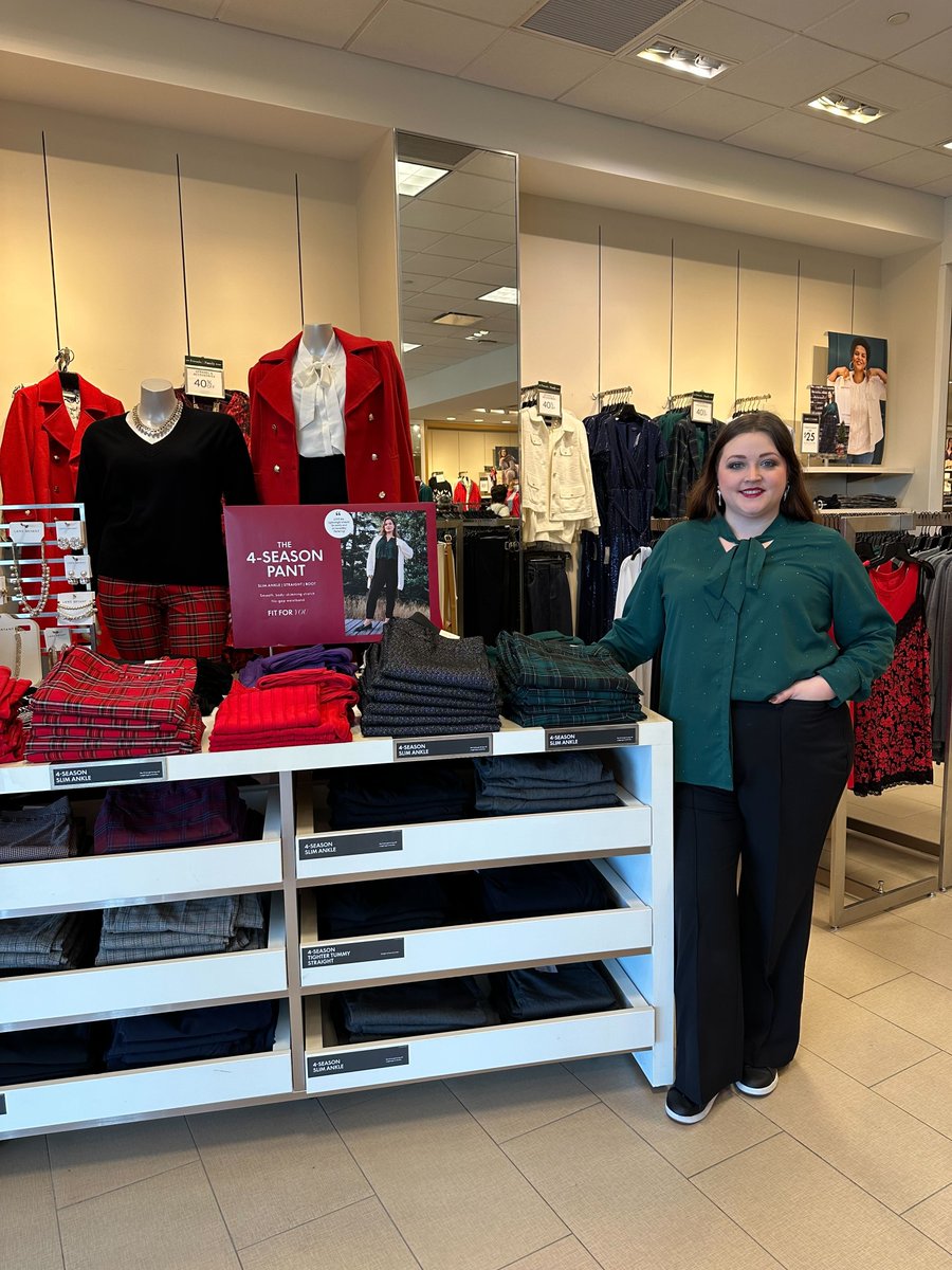 TREND ALERT! Elegant evergreen 🌲 Love how you’re styling this glam holiday hue!
Shop: spr.ly/6013S5wb7