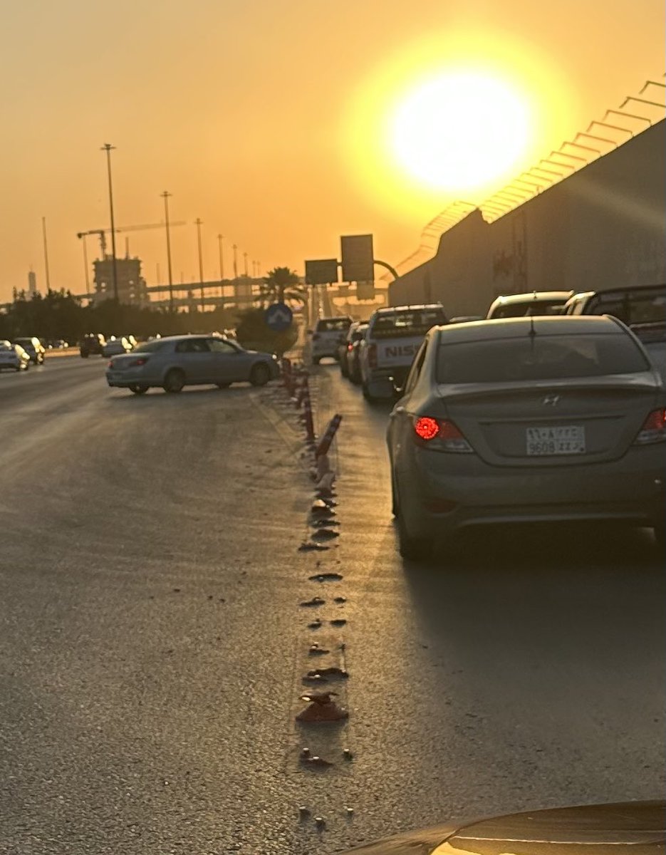 والله العظيم ان هالحواجز هذي امس تركبت !!
وش هالحيونة والهمجية في هالعالم ؟؟