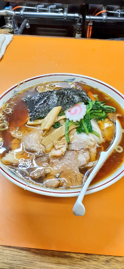 nori_1062's tweet photo. どこかにビューーン
<2日目夜>
角上の本店で買った半額寿司やら食べ、新潟のビール飲んで温泉

<3日目>
タイムズ返却し燕三条から長岡駅に移動→山古志の闘牛
→青島食堂の本店で長岡生姜醤油ラーメン(うま！
→温泉入って新潟ぽい酒飲んでロッキン2024配信(サザン)見るなど
#どこビュン新潟駅？ https://t.co/Fub51STrK4