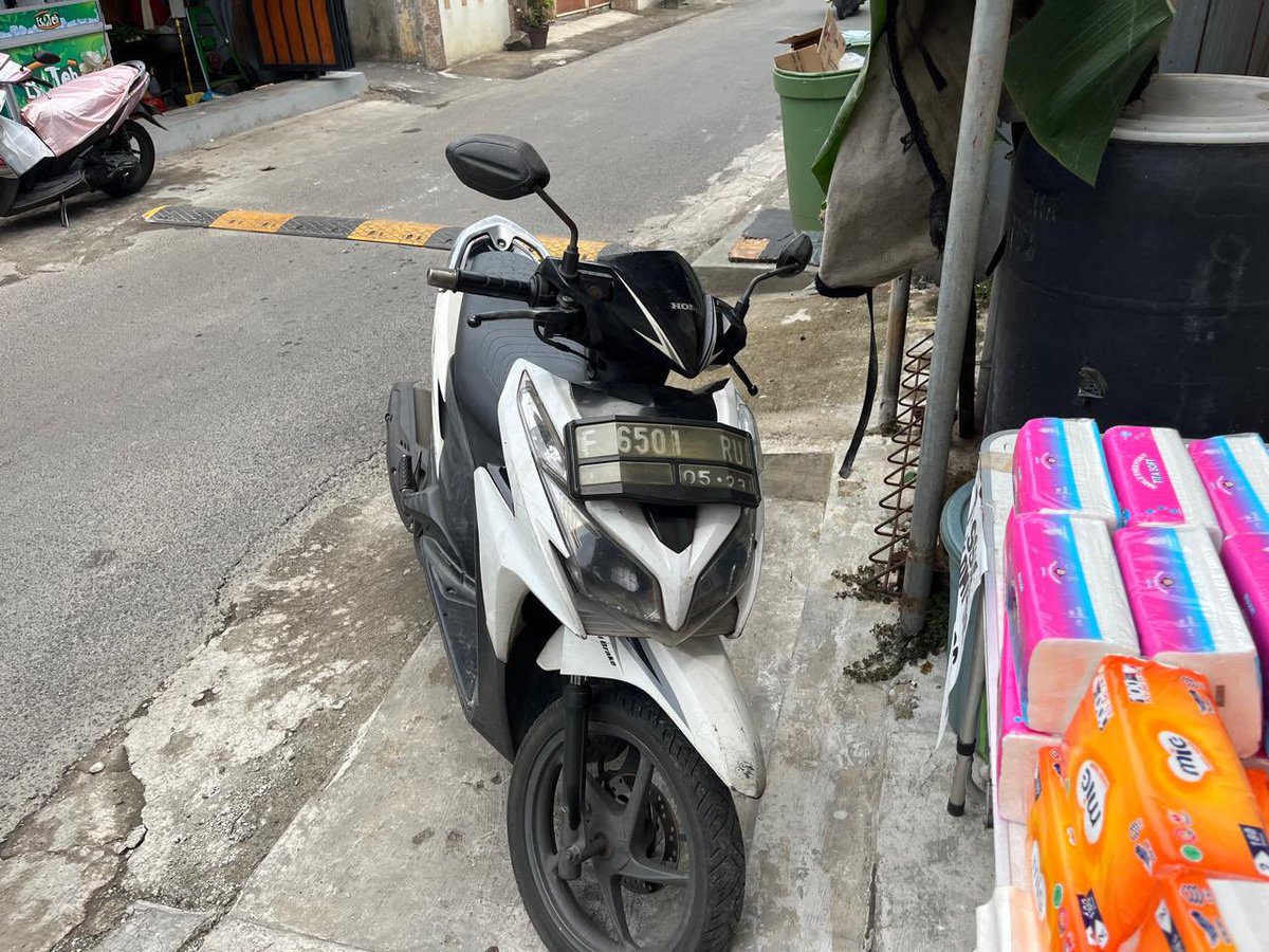 b2kwq2's tweet photo. Bismillah teman2 tolong bantu share ya, suami aku mau jual tokonya dikarenakan  tdk dpt mengurus toko lagi, lokasinya di cijantung jakarta timur #jakartaTimur #jual #cijantung https://t.co/sCbteRm7jW