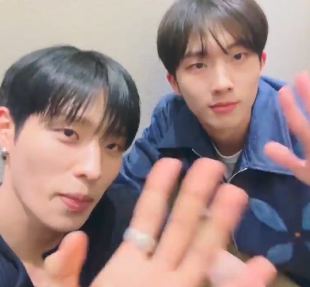 piwoung's tweet photo. it makes me really happy that jiung has been a frequent visitor in other members lives he is such a p1harmony fan https://t.co/g4G0SlzYgj