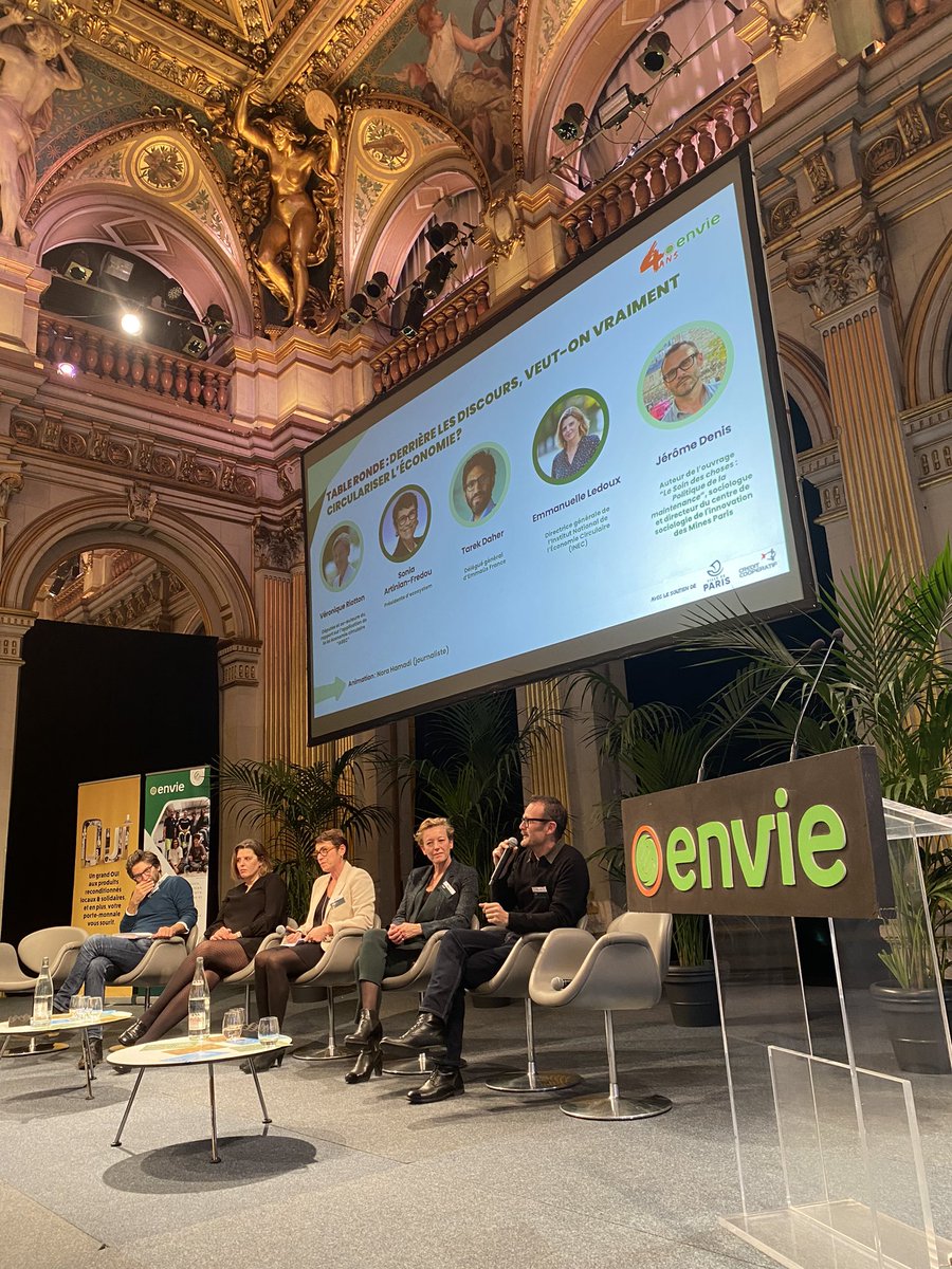 Fédération ENVIE 🍃 (@envie_org) on Twitter photo 💬 Table ronde 1 : Derrière les discours, veut-on vraiment circulariser l’économie ? <a href="/V_Riotton/">Véronique Riotton</a> (<a href="/AssembleeNat/">Assemblée nationale</a>), <a href="/SArtinianFredou/">Sonia Artinian-Fredou</a> (@ecosystem_eco), Tarek Daher (<a href="/emmaus_france/">Emmaüs France</a>), @EmmaLedoux (INEC) & Jérôme Denis (sociologue) explorent les défis/réalités de l’économie circulaire 💬 Table ronde 1 : Derrière les discours, veut-on vraiment circulariser l’économie ? <a href="/V_Riotton/">Véronique Riotton</a> (<a href="/AssembleeNat/">Assemblée nationale</a>), <a href="/SArtinianFredou/">Sonia Artinian-Fredou</a> (@ecosystem_eco), Tarek Daher (<a href="/emmaus_france/">Emmaüs France</a>), @EmmaLedoux (INEC) & Jérôme Denis (sociologue) explorent les défis/réalités de l’économie circulaire