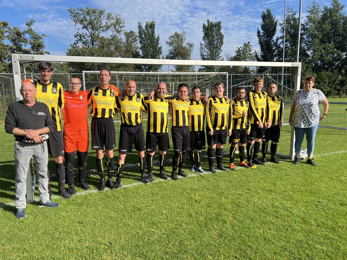 G2 van VFC Vlaardingen zoekt een extra voetbalcoach/trainer. Wie durft? vfcvlaardingen.nl/welke-trainer-…