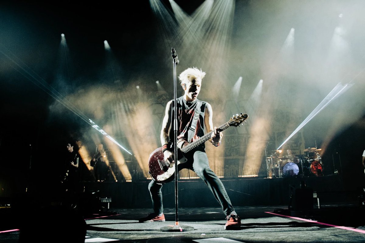 v13media's tweet photo. Pop punk legends @Sum41 said farewell to London with a fiery night at Wembley Arena. #showreview and #photos here.
✍️: Damian Fitzgerald
📸: Katie Probert Photography
🔗: https://t.co/aFXxF5zoxZ https://t.co/sphZS6JQEK