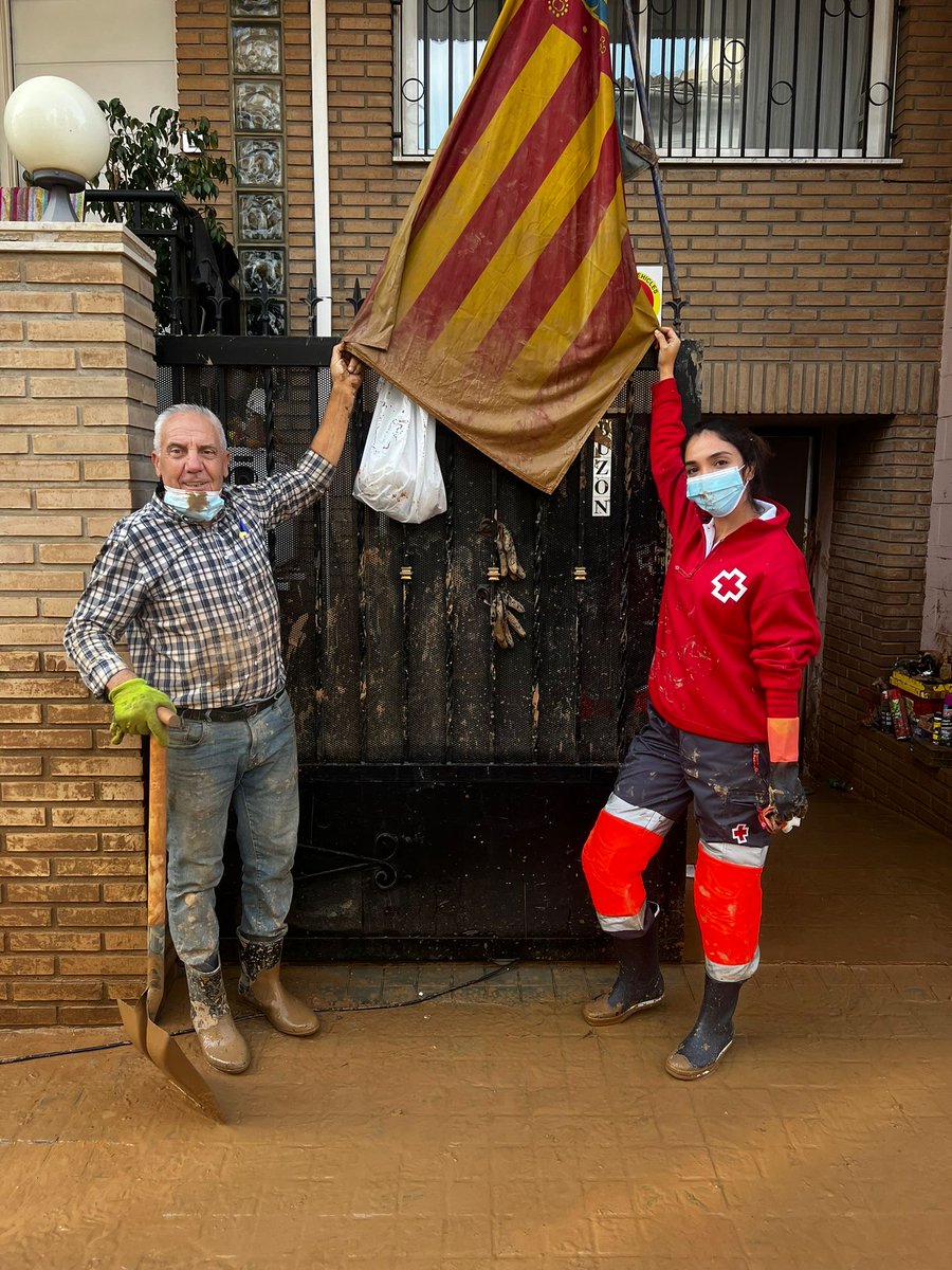 CruzRojaEsp's tweet photo. Valencia y su comunidad volverán a ser uno de los lugares más bonitos de España. Queda mucho trabajo por delante, pero ya estamos llegando a todas partes: la ayuda alcanza a toda la población, y pronto comenzaremos a trabajar en otros aspectos de recuperación, especialmente en empleo y medios de vida.