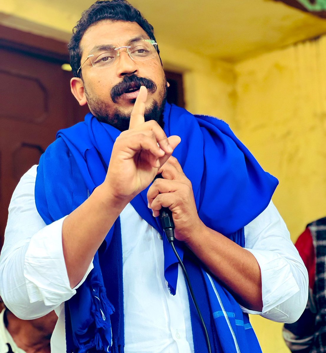 Shyamबौद्ध asp (@ajayshyaml) on Twitter photo भाई <a href="/SanjeetJatavASP/">Krishna Sanjeet Jatav</a> ने सही कहा एक नहीं तो वोट नहीं। अभी भी समय हे इन दो नेताओं को साथ आना जरूरी है इन्हें एक होने से ही हमारा समाज स्वतंत्र होगा वरना आने वाली पीढ़ियां इन दो नेताओं को सिर्फ स्वार्थी ही मानेगी कि अपने स्वार्थ के लिए अलग ही रहे। <a href="/BhimArmyChief/">Chandra Shekhar Aazad</a> <a href="/Mayawati/">Mayawati</a> भाई <a href="/SanjeetJatavASP/">Krishna Sanjeet Jatav</a> ने सही कहा एक नहीं तो वोट नहीं। अभी भी समय हे इन दो नेताओं को साथ आना जरूरी है इन्हें एक होने से ही हमारा समाज स्वतंत्र होगा वरना आने वाली पीढ़ियां इन दो नेताओं को सिर्फ स्वार्थी ही मानेगी कि अपने स्वार्थ के लिए अलग ही रहे। <a href="/BhimArmyChief/">Chandra Shekhar Aazad</a> <a href="/Mayawati/">Mayawati</a>