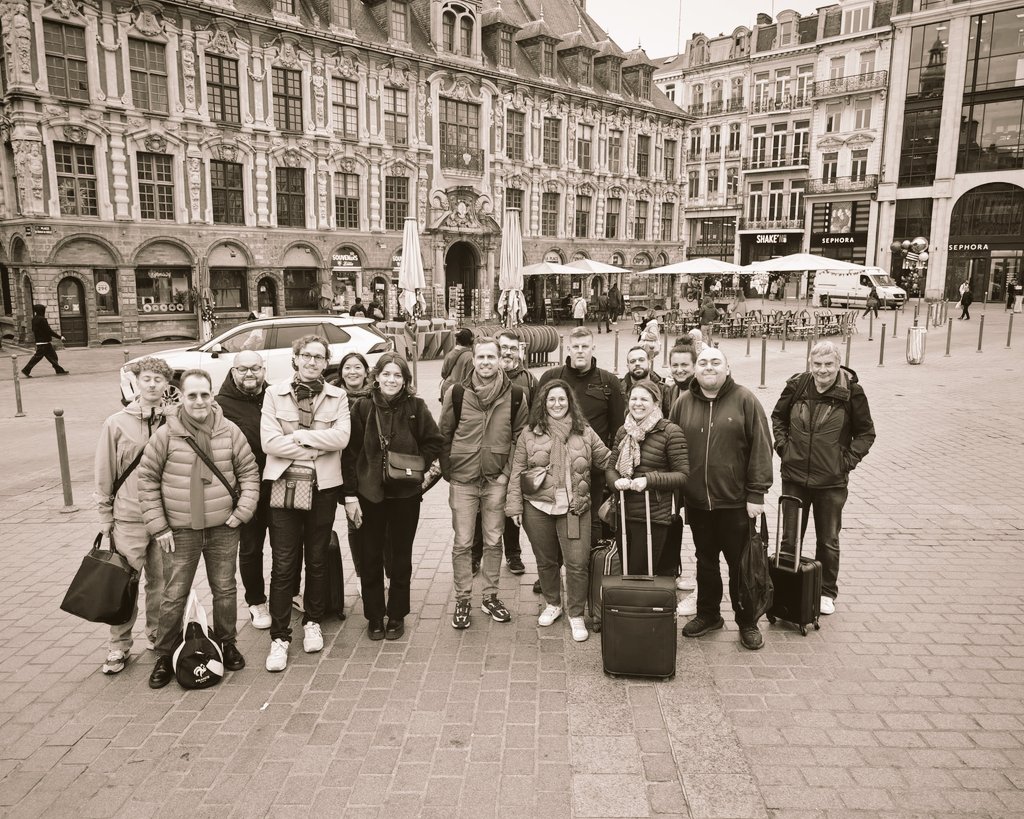 GabriellaDF1's tweet photo. Clap de fin de cette 2eme journée de meet up @Sosh_fr avec les Top Contributeurs précédée d'une soirée très conviviale. Merci à tous pour v��tre riche contribution pendant ces 2 jours. #MeetUpSosh https://t.co/AWLZOC4T4Z