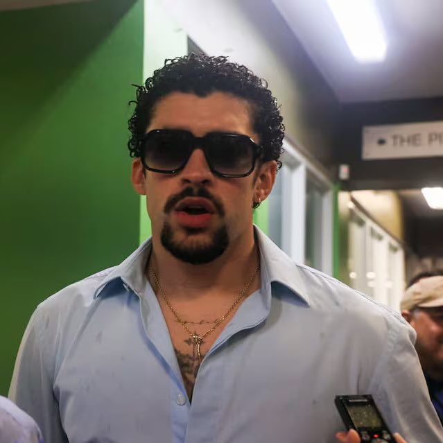 Access Bad Bunny tweet media