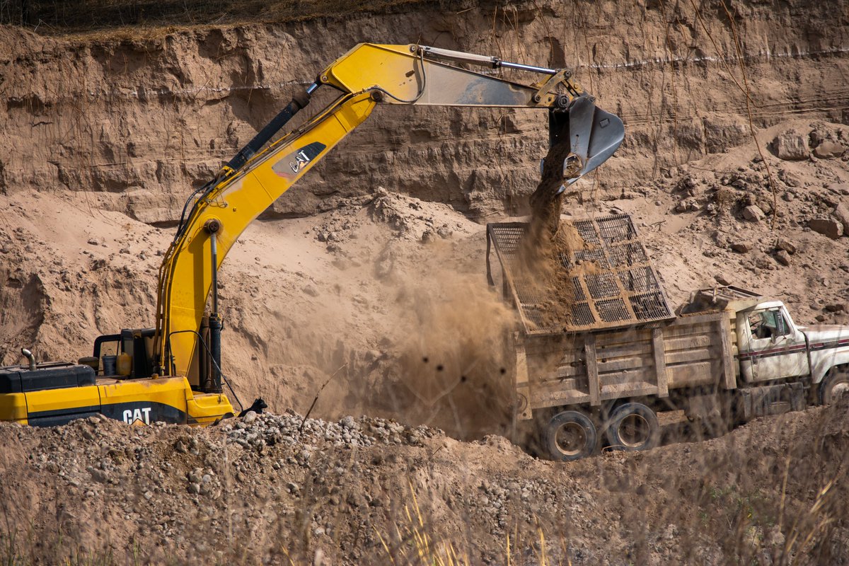 ZonaDocs's tweet image. #RioVerde La explotación de materiales pétreos en el río Verde está despojando a sus habitantes y alterando su entorno. Lee más sobre esta problemática y sus consecuencias en este reportaje.

✏️ Melina Gil Meza / @GilM_Melina

📸 Alejandro Velazco

zonadocs.mx/rio-verde-las-…