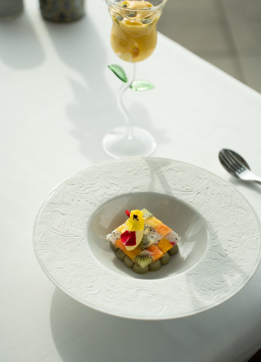 Pistache - Tropisch fruit - Baklava - Groene pistache.

<a href="/de_Ertepeller/">De Ertepeller</a> 

#LekkerGids2025 #BesteRestaurants #Teamwork #Gastronomie #Dankbaar #lekker500 #ertepeller #dordrecht #papendrecht #chefslife #michelinguide #gaultmillau #gourmetcuisine #gastronomie #theartofplating