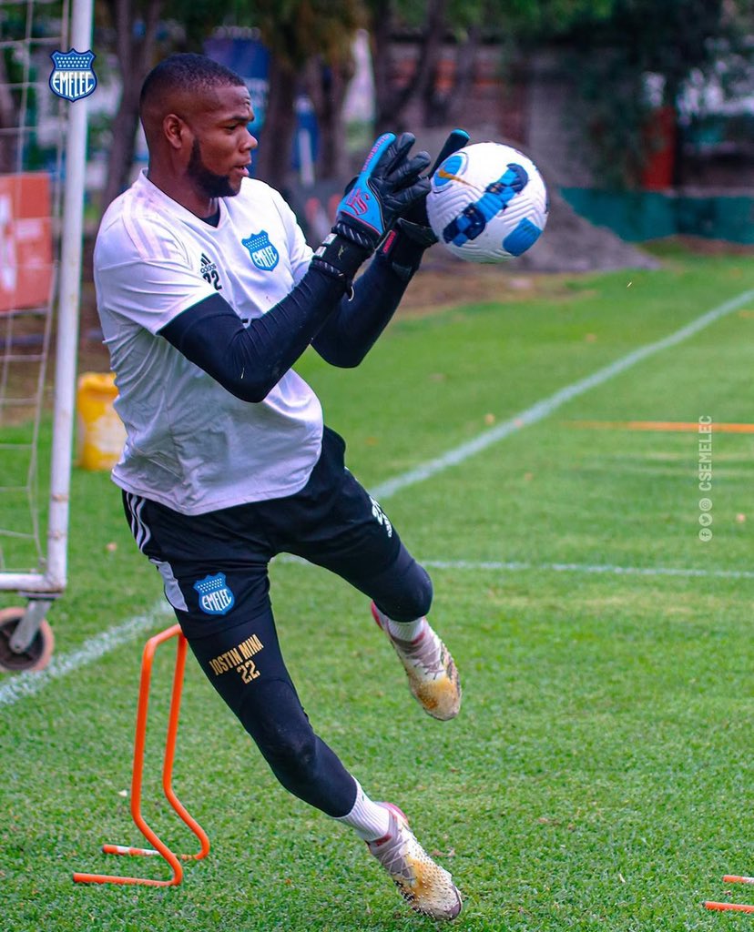 Desde hoy, ya entrena Jostyn Mina de nuevo en <a href="/CSEmelec/">Club Sport Emelec</a> tras su préstamo a 9 de Octubre.