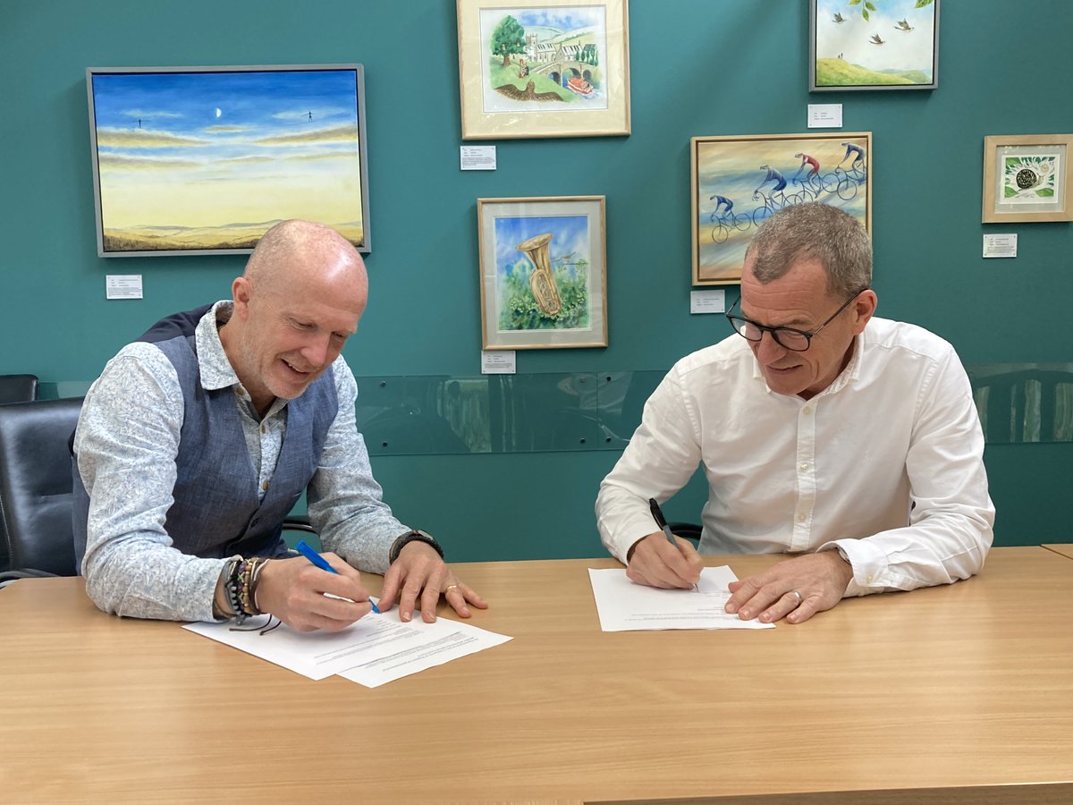 Aspire (@aspirecharity) on Twitter photo Last week our CEO Brian Carlin and Nik Hartley, CEO of <a href="/spinalinjuries/">Spinal Injuries Association</a>, signed a new network agreement strengthening the close partnership we've been building with SIA over the years, meaning even more impactful work together.
Read the story:
aspire.org.uk/News/aspire-si… Last week our CEO Brian Carlin and Nik Hartley, CEO of <a href="/spinalinjuries/">Spinal Injuries Association</a>, signed a new network agreement strengthening the close partnership we've been building with SIA over the years, meaning even more impactful work together.
Read the story:
aspire.org.uk/News/aspire-si…