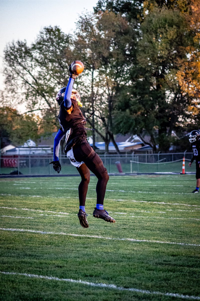 Senior Season Highlights
 ( hudl.com/v/2QeryS )

16tds / 2 picks 1 pick 6 / 37 tackles
3 PBUs 
8 out of 11 games with 0 targets 
0 passing touchdowns allowed 
1,478 AP Yards 

4 star ⭐️ Currently Uncommitted 
4.35 40 
( Every clip is not on this tape but are on my hudl )