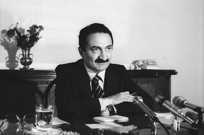 DEÜ ADT (@deuadt) on Twitter photo “Biz milliyetçiliği sokak duvarlarına değil, Kıbrıs’ın topraklarına, Ege’nin deniz yataklarına yazmışız. Biz milliyetçiliği Batı Anadolu’nun haşhaş tarlasına yazmışız.”
— Bülent Ecevit
Bülent Ecevit’i vefatının 18. yıl dönümünde saygı, sevgi ve özlemle anıyoruz. “Biz milliyetçiliği sokak duvarlarına değil, Kıbrıs’ın topraklarına, Ege’nin deniz yataklarına yazmışız. Biz milliyetçiliği Batı Anadolu’nun haşhaş tarlasına yazmışız.”
— Bülent Ecevit
Bülent Ecevit’i vefatının 18. yıl dönümünde saygı, sevgi ve özlemle anıyoruz.