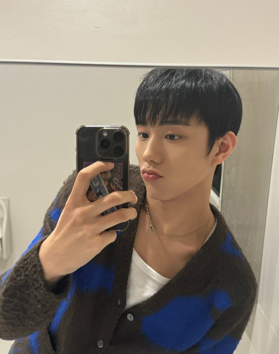 P1H_members's tweet photo. 오늘 짱 춥다.. 감기조심!!🥶🤧🤒

#P1Harmony #INTAK https://t.co/yAaT8tKb69