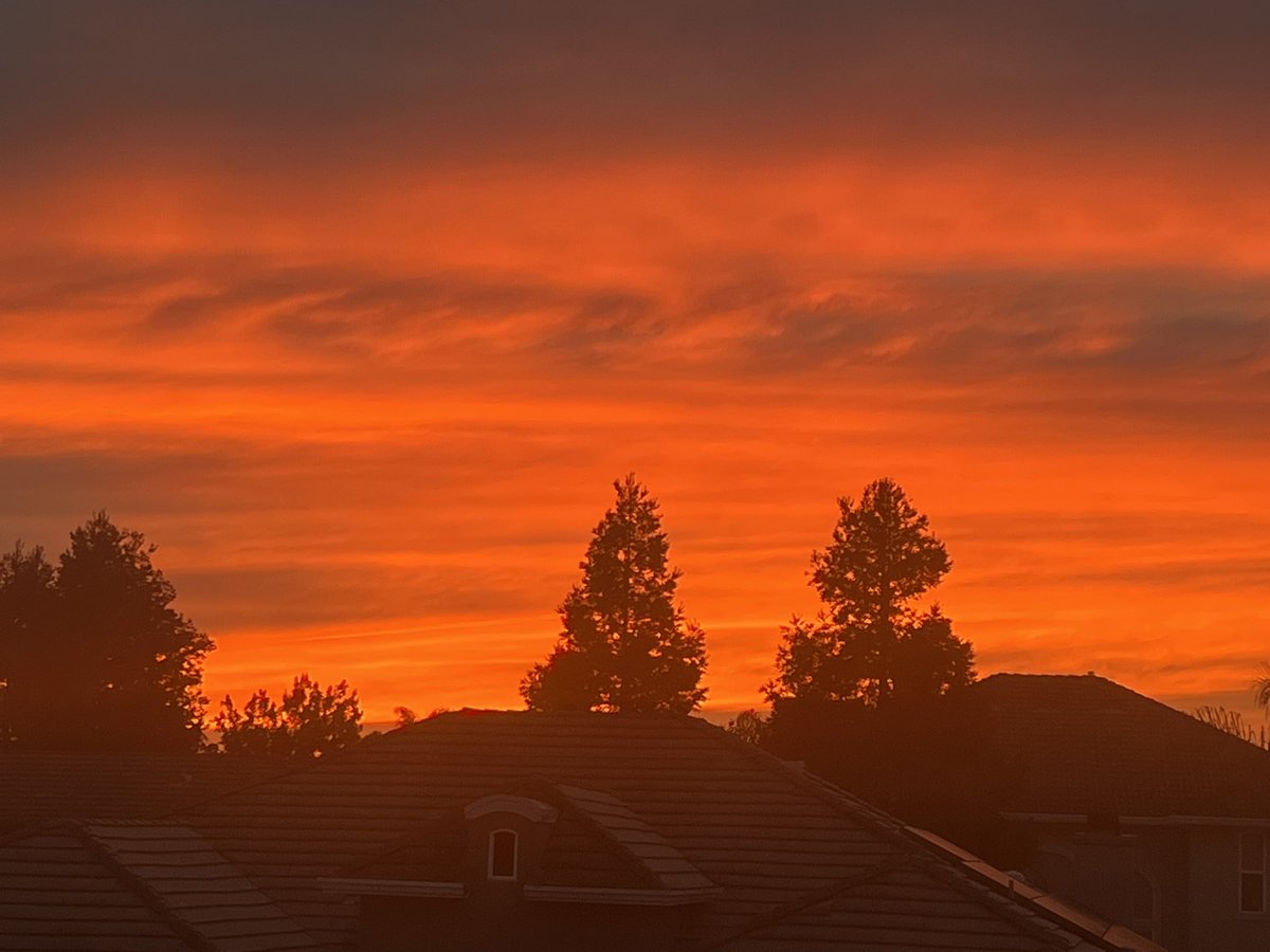 Sunrise Elk Grove, CA this morning. Beautiful! I love high clouds ❤️ They make the best sunrise.