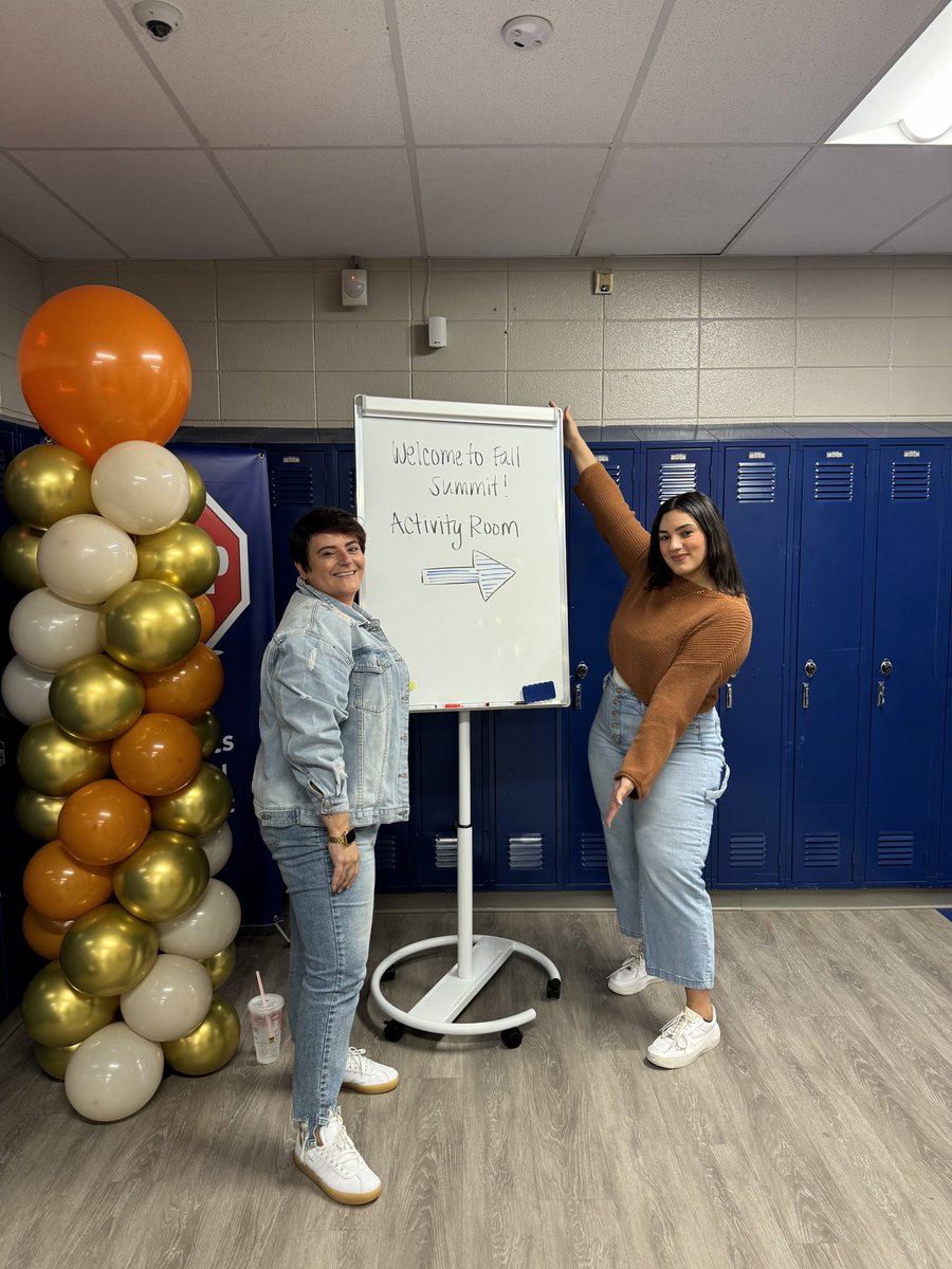 MsCookKC's tweet photo. Excited for our learning today! Thanks @HMC1Proud for the warm welcome, fall deco and delicious treats. #FallSummit2024 https://t.co/Osk4r0KCFo