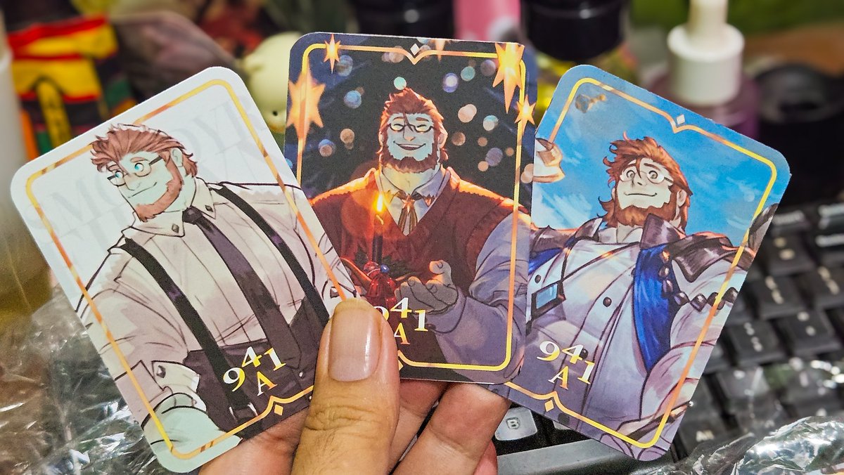 FELLOW WARRIOR OF LIGHTS WHO ATTENDS #comifuro19 LETS TRADE TRIAD CARDSS

i will be at E17!

for this event there will be 3. Regular (right), Xmas (middle) and ultra rare (left) ! 

also pls just trade one this isnt pokemon u dont need to catch em all.

#woltrade