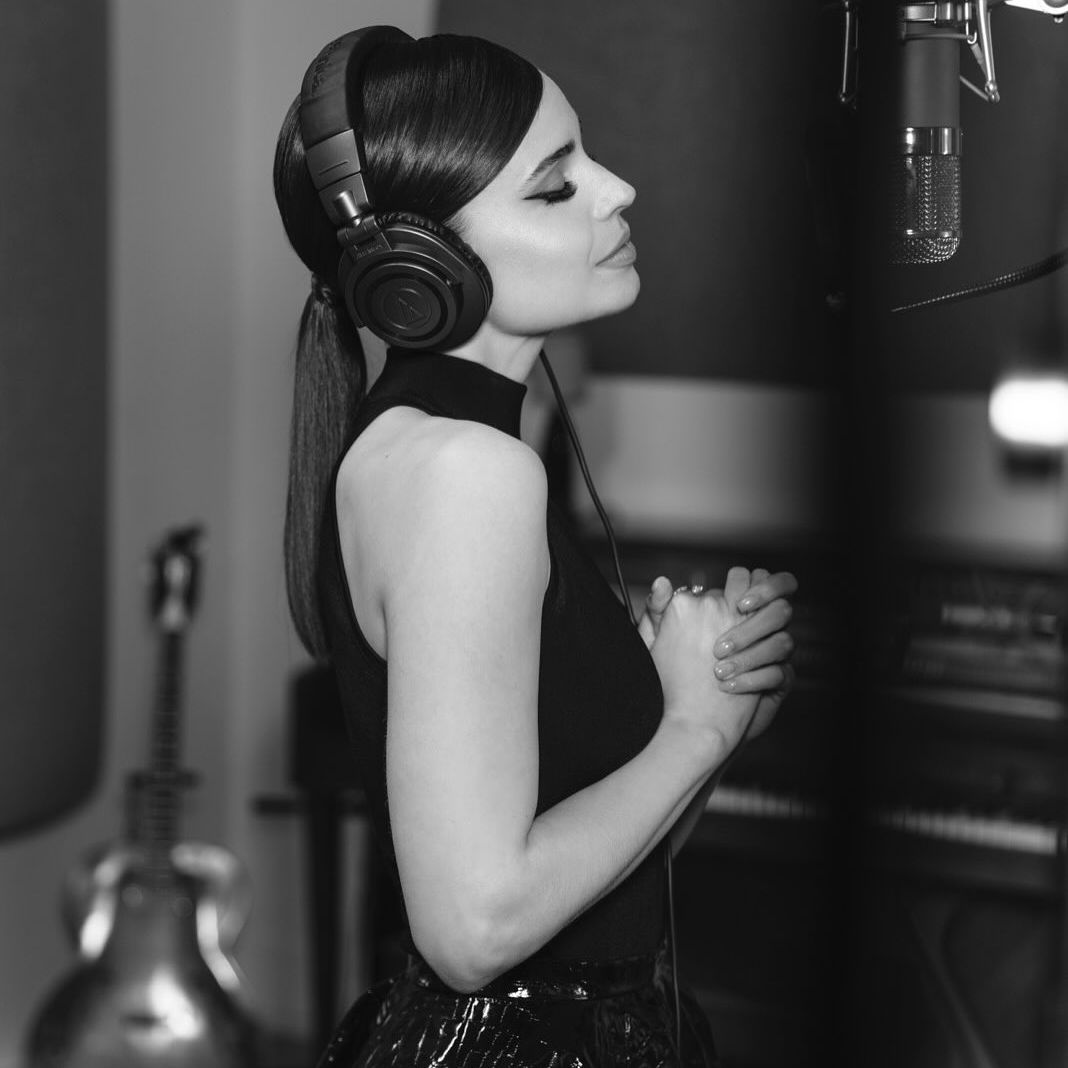 Sintiendo una conexión única con la maravillosa voz de Sofia Carson 🎙💘

Repost @sofiacarson 
My heart within a melody.