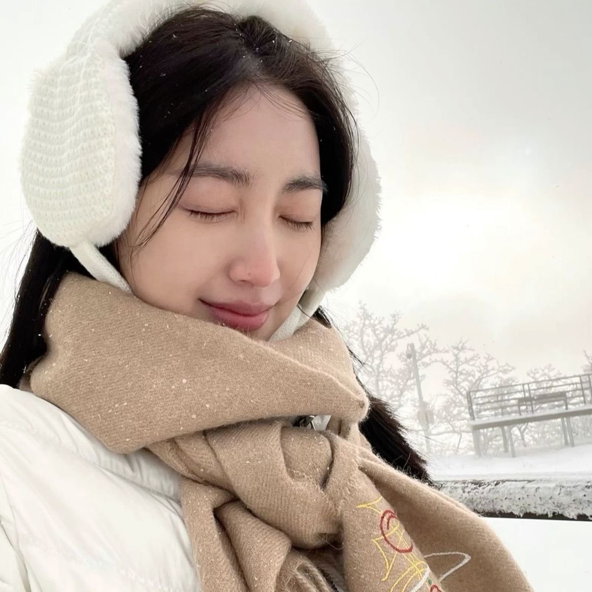 happy birthday to our loveliest yukyung! i hope she spends her day happily and receives lots of love ♡ i miss her so much!!