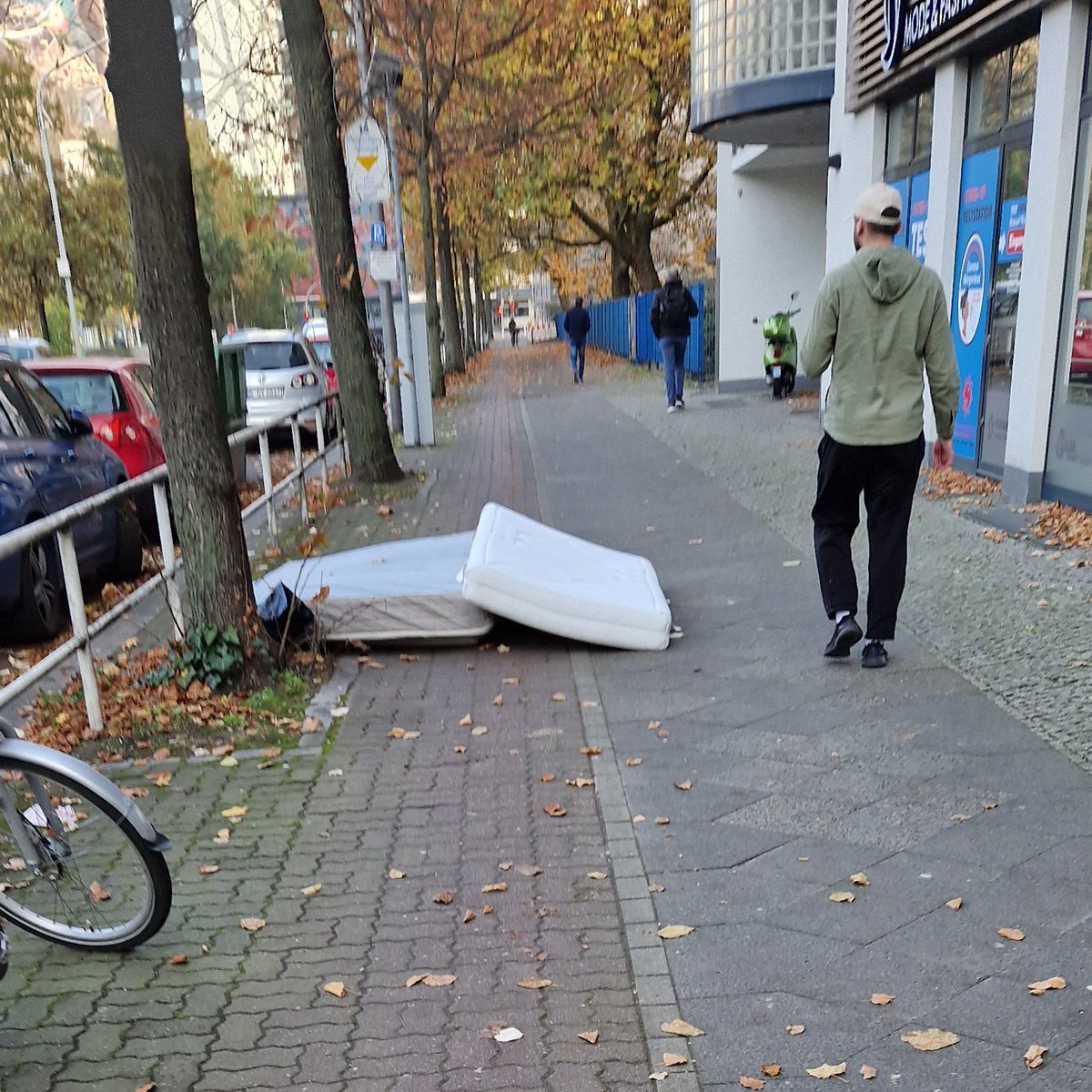 Nicht aufregen - Sturz wird abgefedert. 
Gefährdung gemeldet 👮‍♂️
