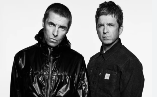 Ahora mismo celebramos la visita de #Oasis a Chile - 19  de noviembre  de 2025 en el E Nacional! Vamos ahora con el especial en #CNNChileRadio <a href="/CNNChile/">CNN Chile</a>