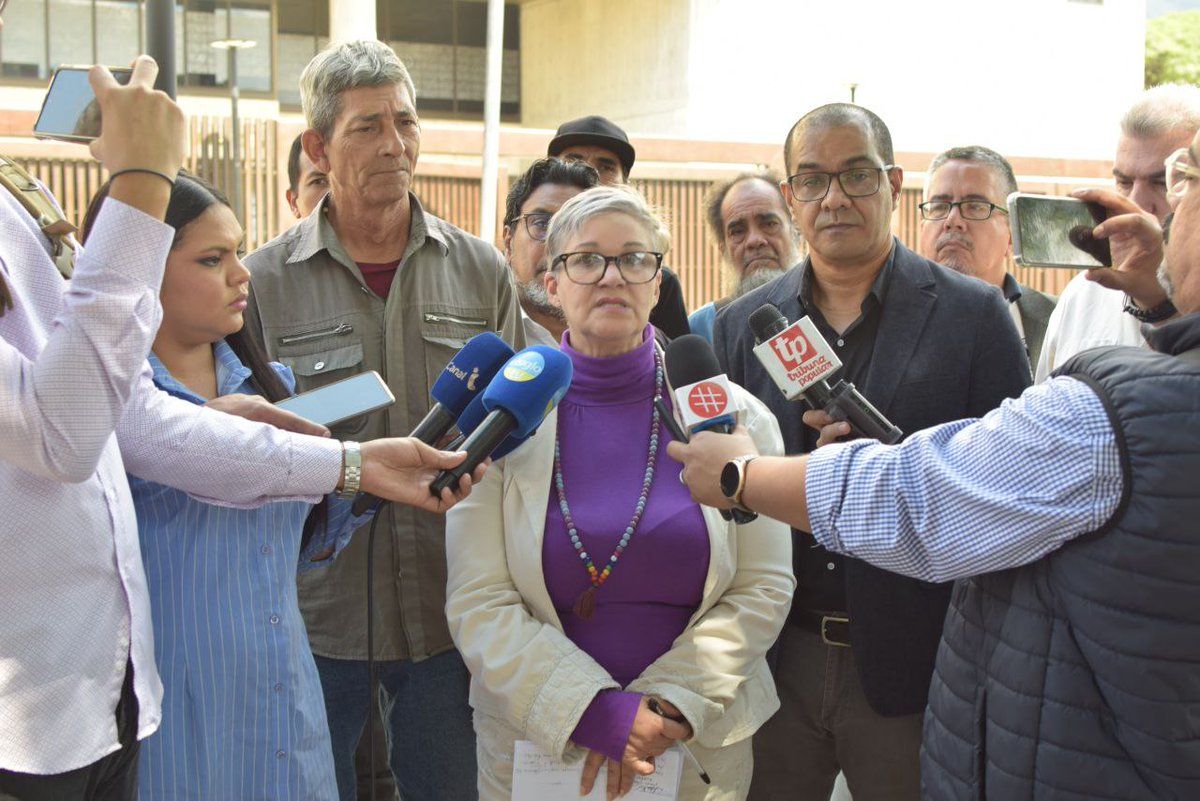 #ALERTA Nueva arremetida judicial 

TSJ rechaza amparo del Frente Democrático Popular contra el CNE por no publicar los resultados electorales.

Además, multa a la abogada <a href="/MariaesPueblo/">María Alejandra Díaz Marín🐞🦗🦎🐝🐜</a> por impulsar este reclamo popular  y suspenden temporalmente su ejercicio profesional.