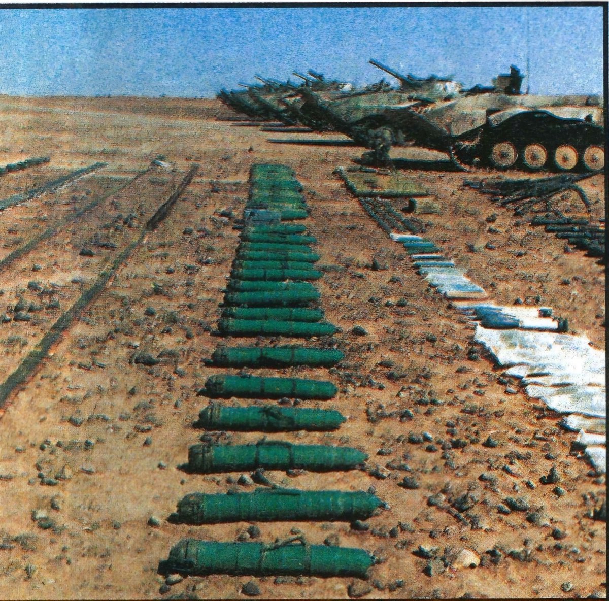 KOMARMIES's tweet photo. Moroccan #Sahara 🇲🇦 #History #BackToPast
Story of Zmoul Nirane battle, on October 13, 1984, when polisario militia coming from its #algerian bases, tried in vain to attack & break througt #Moroccan #Army defense wall with a hundred of Algerian/Lybian armored/light vehicles. https://t.co/o2vtRDwNqX