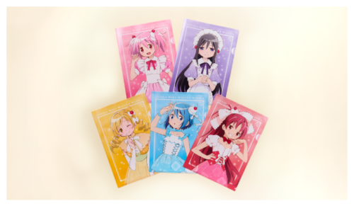魔法少女まどか☆マギカ　クリアファイルとアクスタ ファミリーマート限定 ファミマ『まどマギ』コラボのグッズが2024年11月8日(金)より新発売