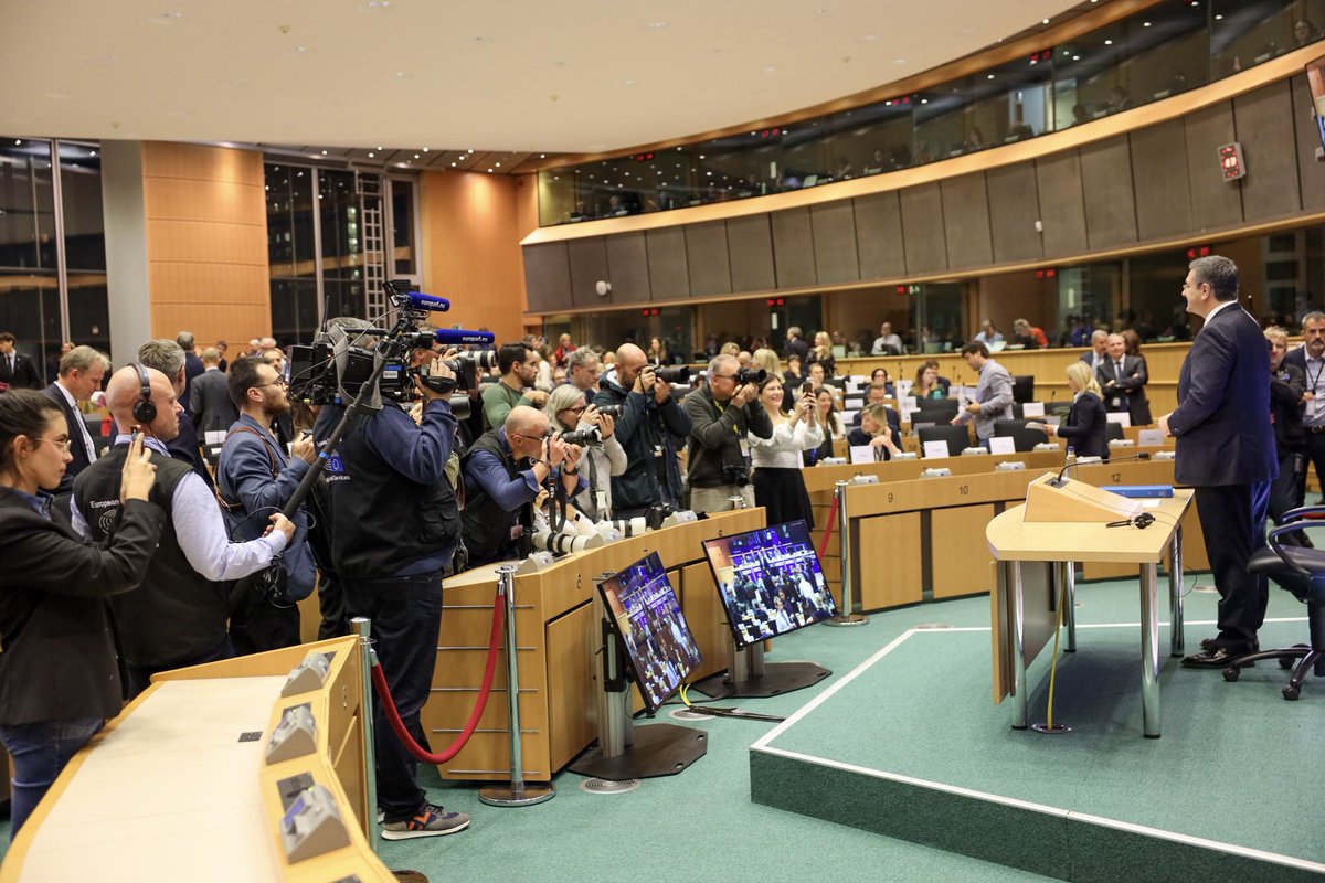 Ευχαριστώ θερμά τους ευρωβουλευτές της Επιτροπής Μεταφορών και Τουρισμού του Ευρωπαϊκού Κοινοβουλίου για την ευρύτατη και διακομματική εμπιστοσύνη στο πρόσωπό μου για τη θέση του Επιτρόπου Βιώσιμων Μεταφορών και Τουρισμού της Ευρωπαϊκής Ένωσης.

Μαζί θα εργαστούμε στενά και