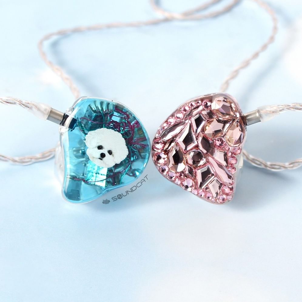 GFS_backup's tweet photo. [PIC] 241105 - SOUNDCAT (soundcat_custom_gallery) ig post with Yerin

"YERIN’s CIEM (Custom In Ear Monitor)
Yerin's in-ear with pink stones and lovely "HAPPY"~!🐶💕"

#GFRIEND #YERIN @YERIN_OFFICIAL_ https://t.co/hshrYFO7AW