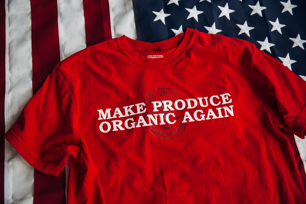 AlpineVillage_'s tweet photo. Make Produce Organic Again 🇺🇸 New T-Shirts available now in our online store at https://t.co/y1hfbLoWHB

#alpinevillageidaho #alpinevillageschoolandfarms #farmlife #northidaho #makeproduceorganicagain #maha #makeamericahealthyagain https://t.co/xxWRMmMDez
