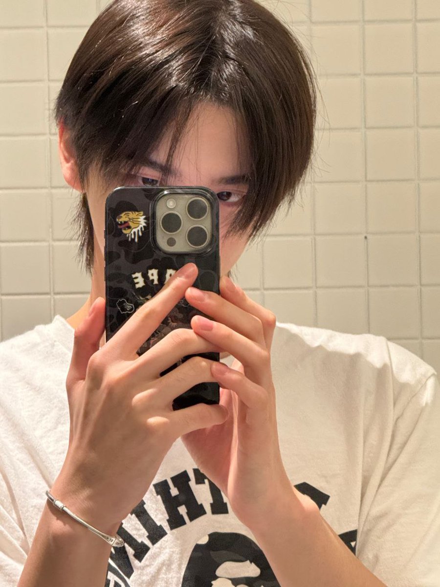 Just took a quick mirror selca to show off my hair length! 42, can you believe how long it's gotten? Hehe, feeling a bit proud of it. It's been quite the journey growing it out. Loving this look! What do you think?