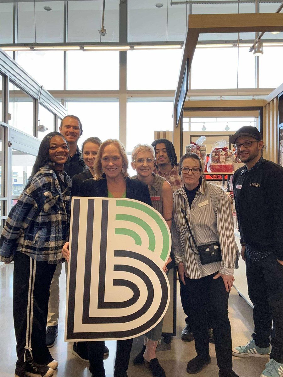 At BBBSGC we 💚 our partnership with Macy's!

We are so thankful for our friends at Rookwood Macy's for always supporting our mission. Stop in before December 24th to participate in Mission Every One to support the potential of the youth in Cincinnati!! 💚🖤