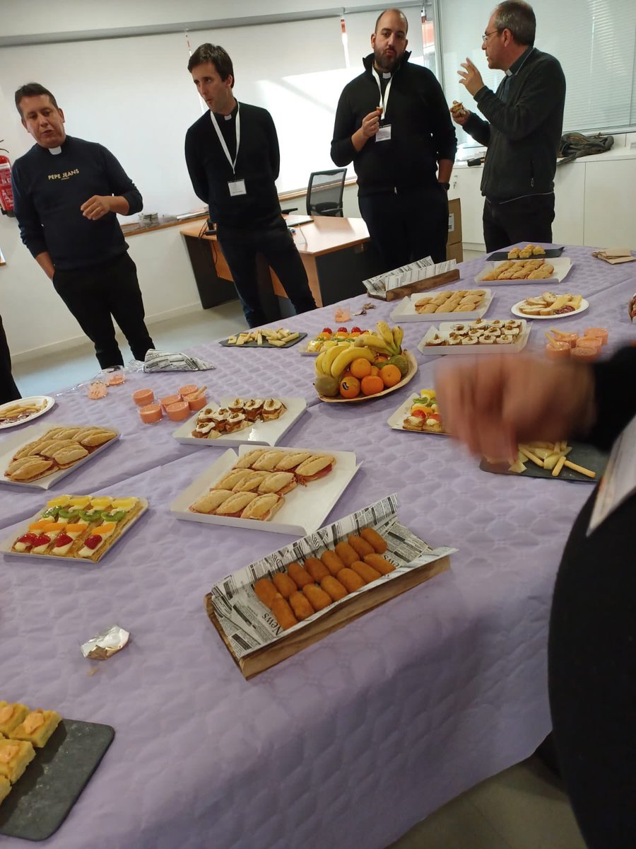 BisbatTerrassa's tweet photo. La #diòcesi de #Terrassa organitza un segon curs de renovació pastoral amb la Fundació #Autem. Són dies de reflexió, d’aprofundiment ministerial, de treball compartit i de convivència per portar a terme millor la missió #evangelitzadora. https://t.co/htRddAYCAK