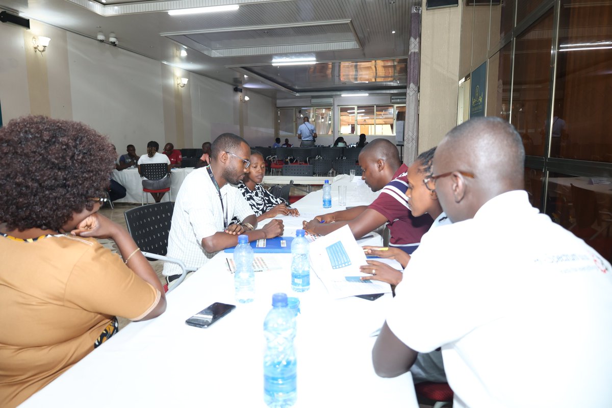 PSI_Burundi's tweet photo. 2/2. L’équipe des projets du secteur privé MPHD Burundi et @NLinBurundi ( PSI Burundi, ANFS, RCBIF) ensemble pour une consolidation des compétences en C4C ( conseil pour le choix éclairé)en préparation à un coaching in-situ des prestataires des structures sanitaires privées. https://t.co/aRzH7WHPEN