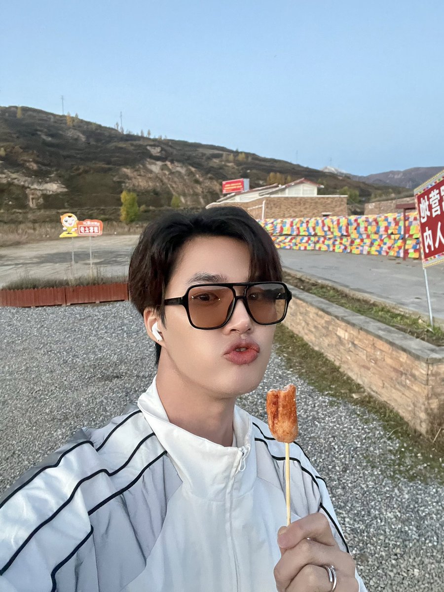 tsuntantx's tweet photo. ยกให้ไส้กรอกคลุกหม่าล่า จิ่วจ้ายโกว เป็นไส้กรอกที่อร่อยที่สุดอันดับ 2 เพราะคนกินอร่อยกว่า 🤪😝 https://t.co/LUNCP7EpjH