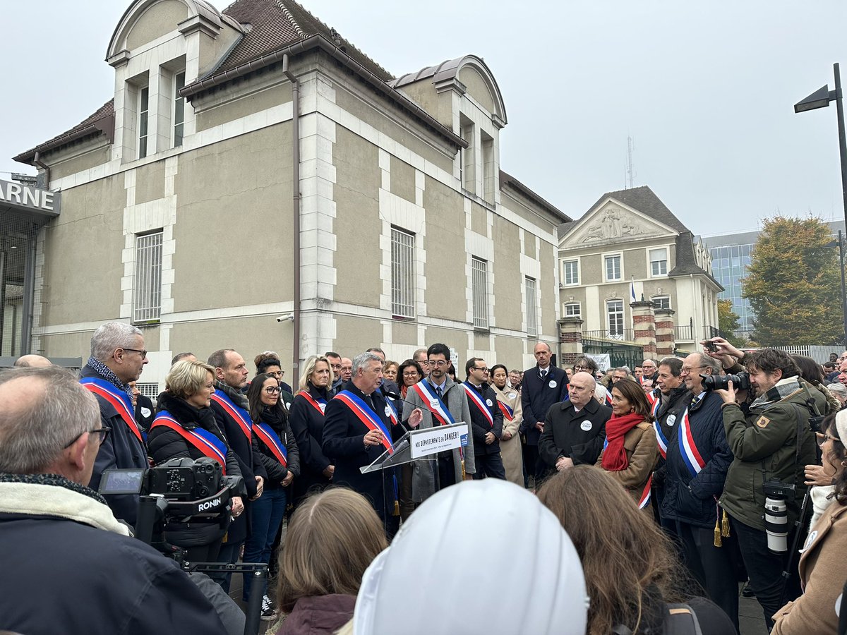 Présent ce matin au <a href="/Departement77/">Seine-et-Marne</a> aux cotes de son président <a href="/Jf_Parigi/">Jean-François PARIGI</a> et des élus et partenaires du département pour soutenir la seine et marne, ses communes et leurs actions du quotidien au service des habitants.