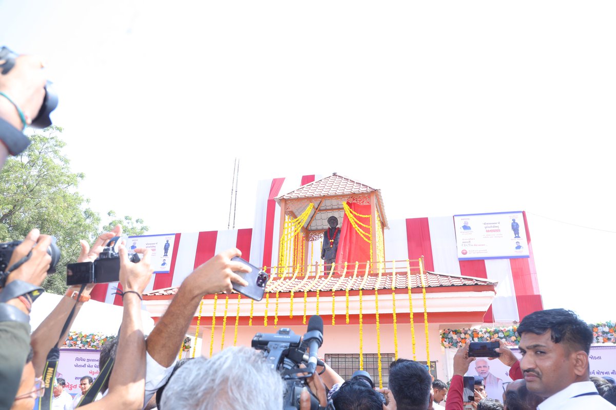 mkaswalabjp's tweet photo. સાવરકુંડલાના હીરનું સન્માન
ખેડૂતોના હિતકારીનું સન્માન https://t.co/yPlWqm2NKx