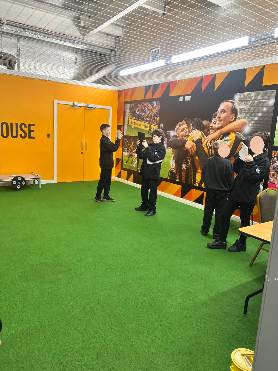 TheHubSchoolER's tweet photo. Our year 7's touring MKM stadium on their 'Run With It' Session ⚽️🏉🏟️ https://t.co/H7x80by0j3
