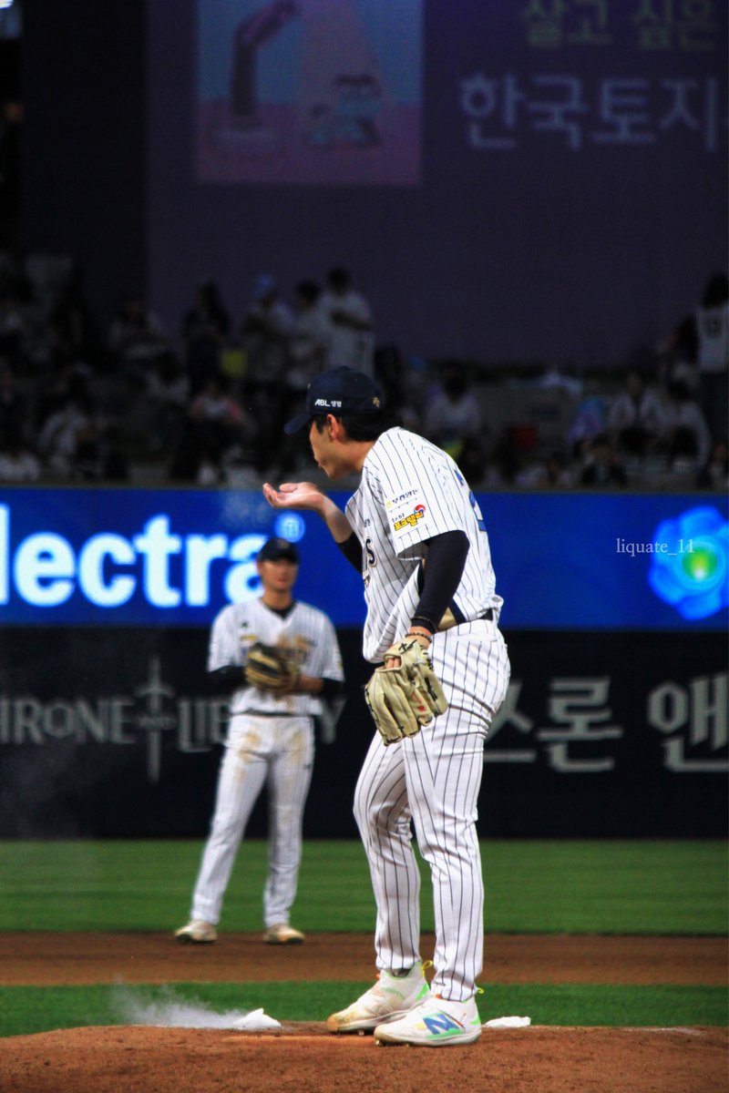 세로 사진은 아마.. 처음으로 올려보는 것 같은데.. 

혹시 시훈 선수는 로진 아티스트인가요...?

#김시훈